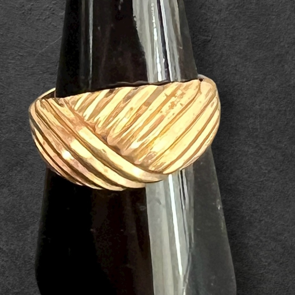 Avon Gold-Toned dome Ring size 8